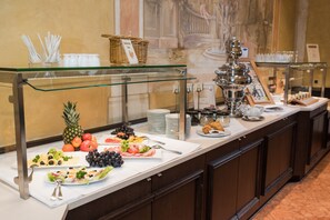 Desayuno buffet todos los días (con cargo)