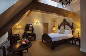 Caja fuerte, decoración individual, mobiliario individual y escritorio