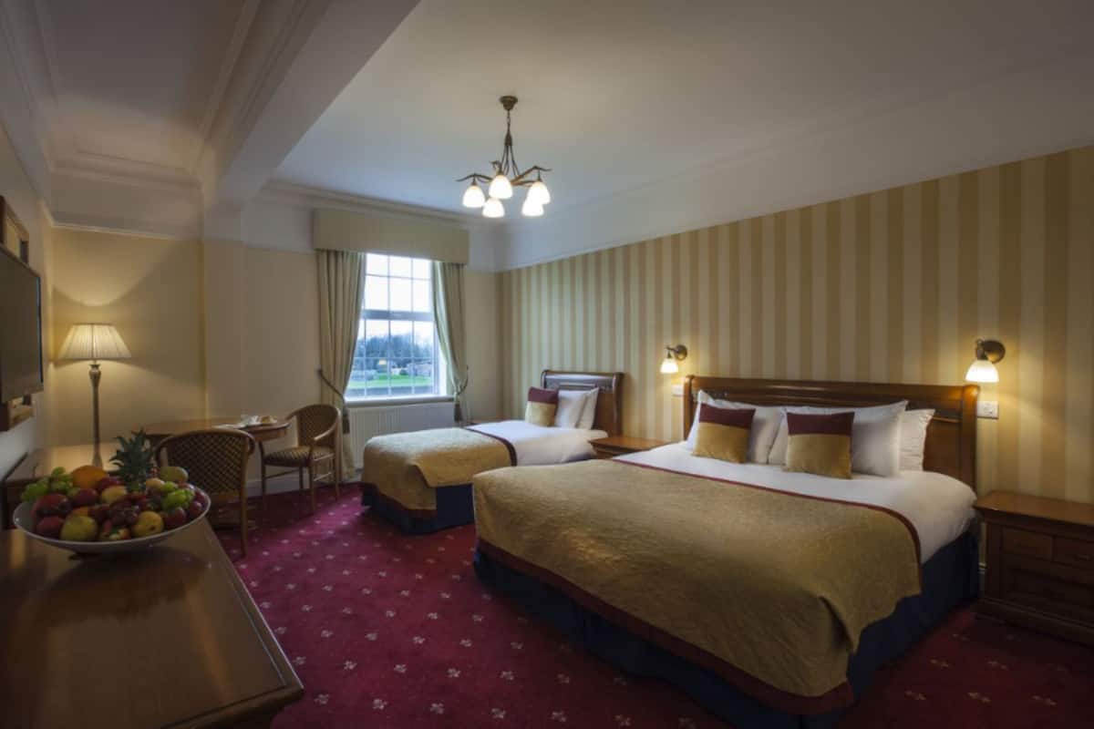 Standard Family Triple | In-room safe, individually decorated, individually furnished, desk
