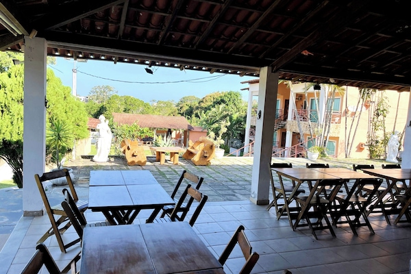 Café da manhã com buffet grátis todos os dias