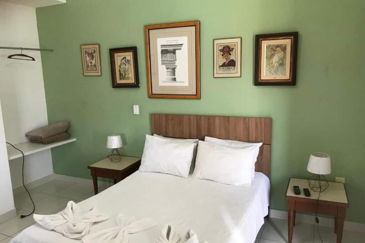Room, Garden View | Minibar, individually decorated, individually furnished