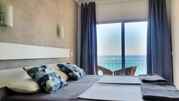 Hypo-allergenic bedding, iron/ironing board, free WiFi