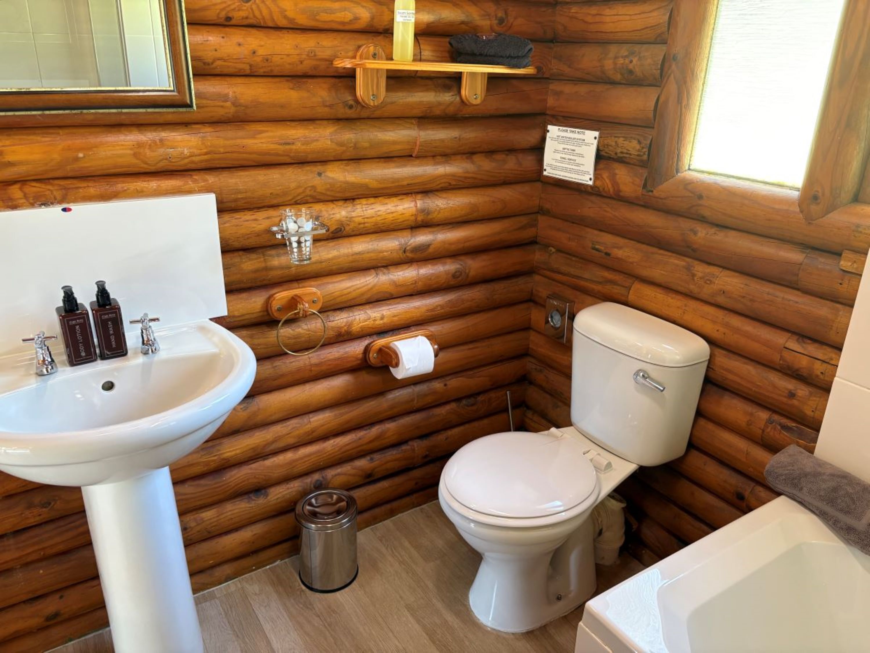 family room (swiss village) | bathroom | deep-soaking bathtub, free toiletries, hair dryer, towels