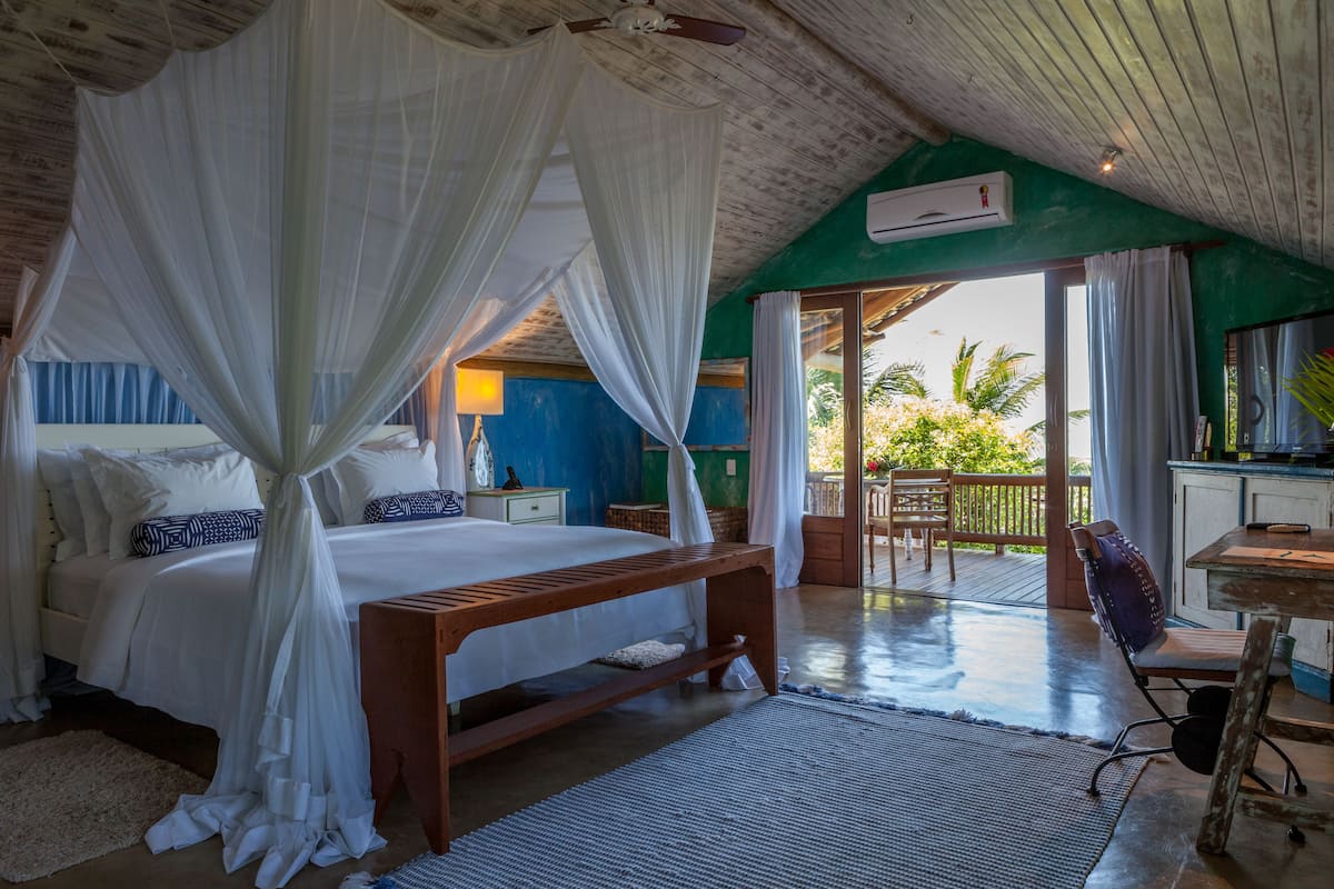 Bungalow da Costa | Hochwertige Bettwaren, Daunenbettdecken, Pillowtop-Betten, Minibar