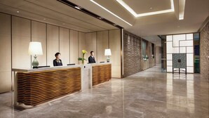 Lobby-lounge