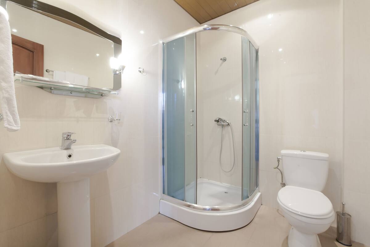 shower, free toiletries, slippers, towels