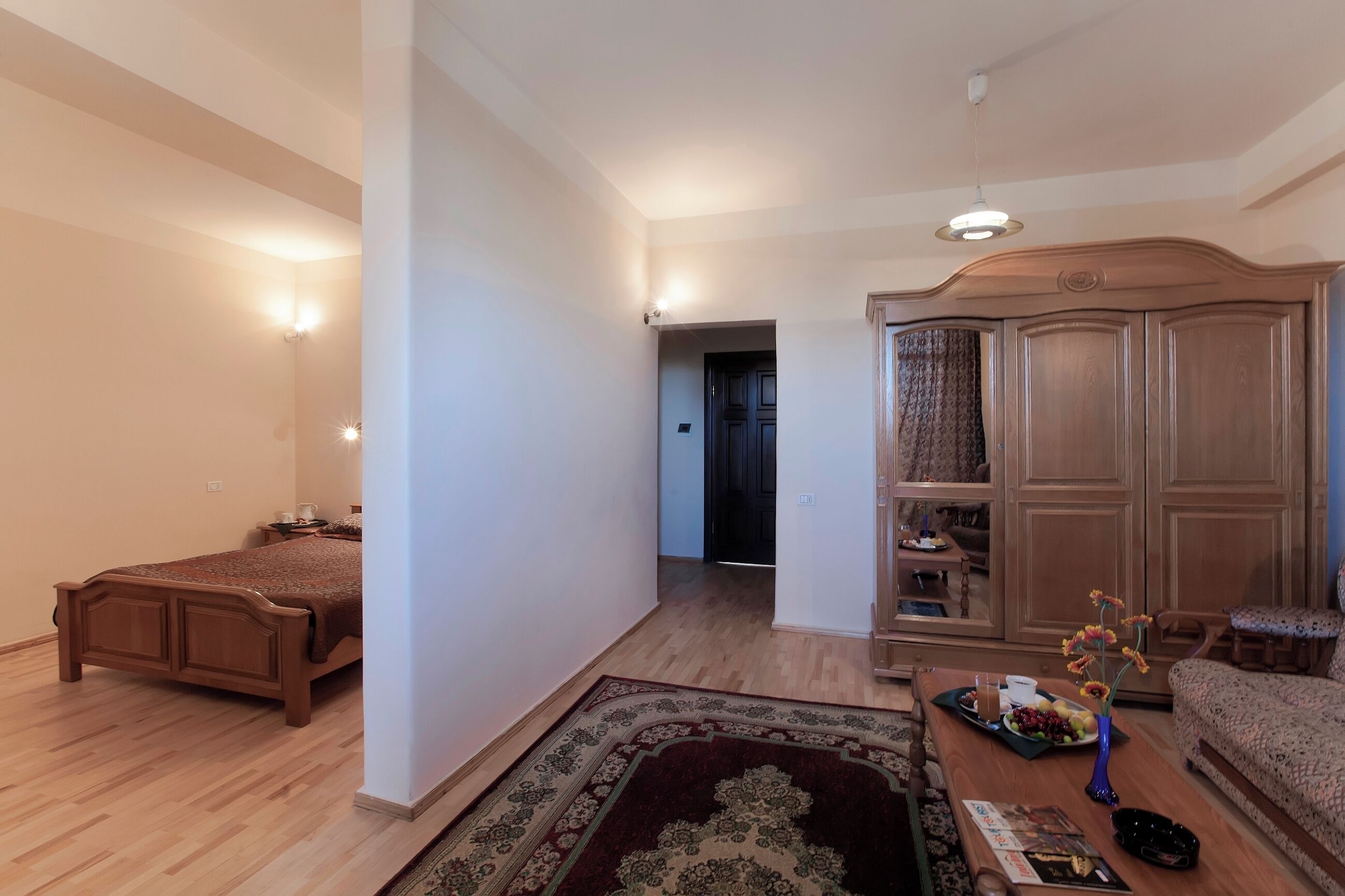 panoramic suite, 1 bedroom | living area | 40-cm flat-screen tv with cable channels, tv