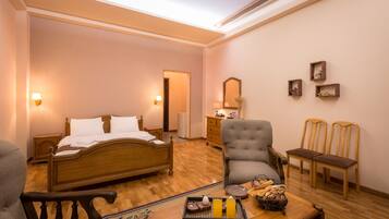 Superior Double Room, 1 King Bed, Balcony | Premium bedding, minibar, desk, iron/ironing board
