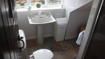 Twin kamer, gemeenschappelijke badkamer | Badkamer