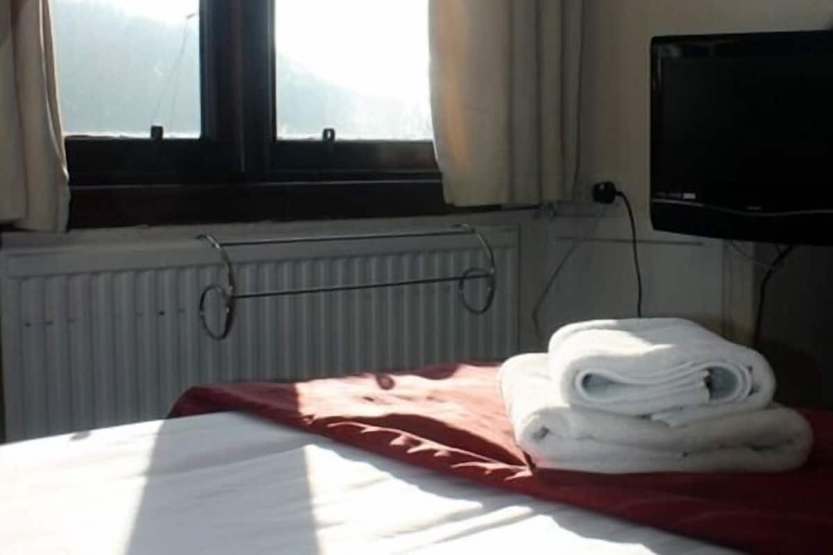 Twin Room, Shared Bathroom