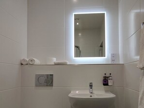 Superior-Doppelzimmer, mit Bad | Badezimmer | Dusche, kostenlose Toilettenartikel, Haartrockner, Handtücher