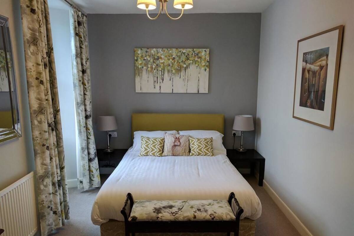 Superior Double Room, Ensuite (Room 6 Kingsize) | Iron/ironing board (on request)