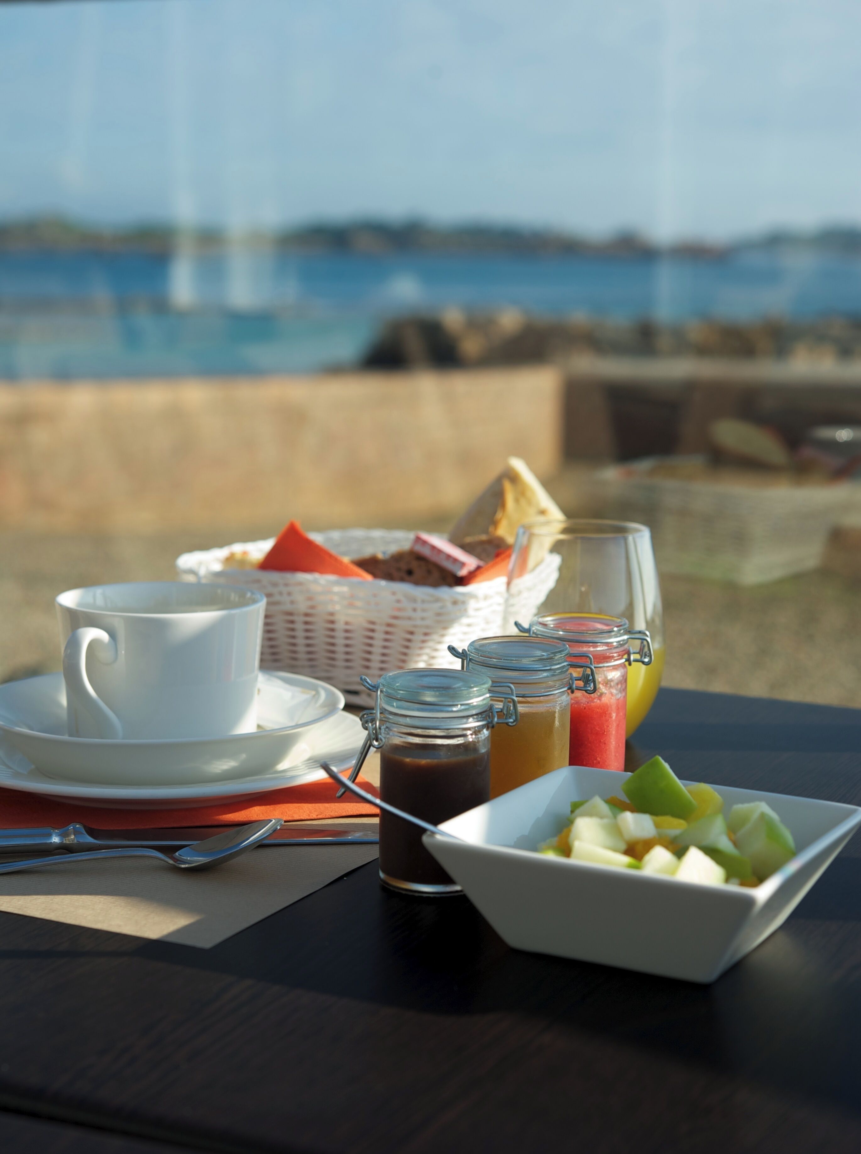 Petit déjeuner buffet (17 EUR par personne)