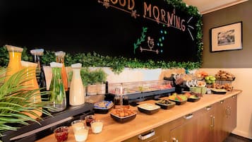 Komplett frokost hver dag (EUR 14.90 per person)