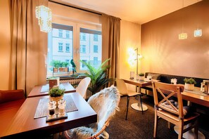 Daily full breakfast (EUR 14.90 per person)