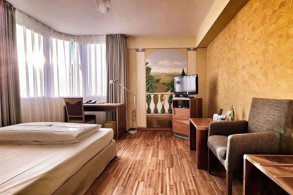 Comfort Single Room | Hypo-allergenic bedding, down comforters, minibar, in-room safe