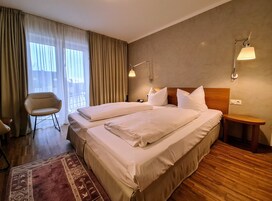 Ropa de cama hipoalergénica, cubrecamas y minibar 