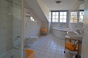Quarto casal conforto | Banheiro | Toalhas de banho 