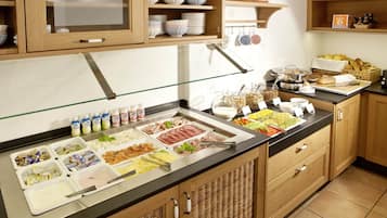 Café da manhã com buffet diário (EUR 10.00 por pessoa)