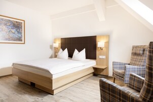 Escritorio, cortinas blackout, sistema de insonorización y wifi gratis 