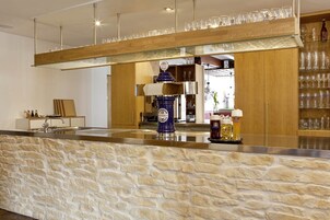 Bar (en el alojamiento)