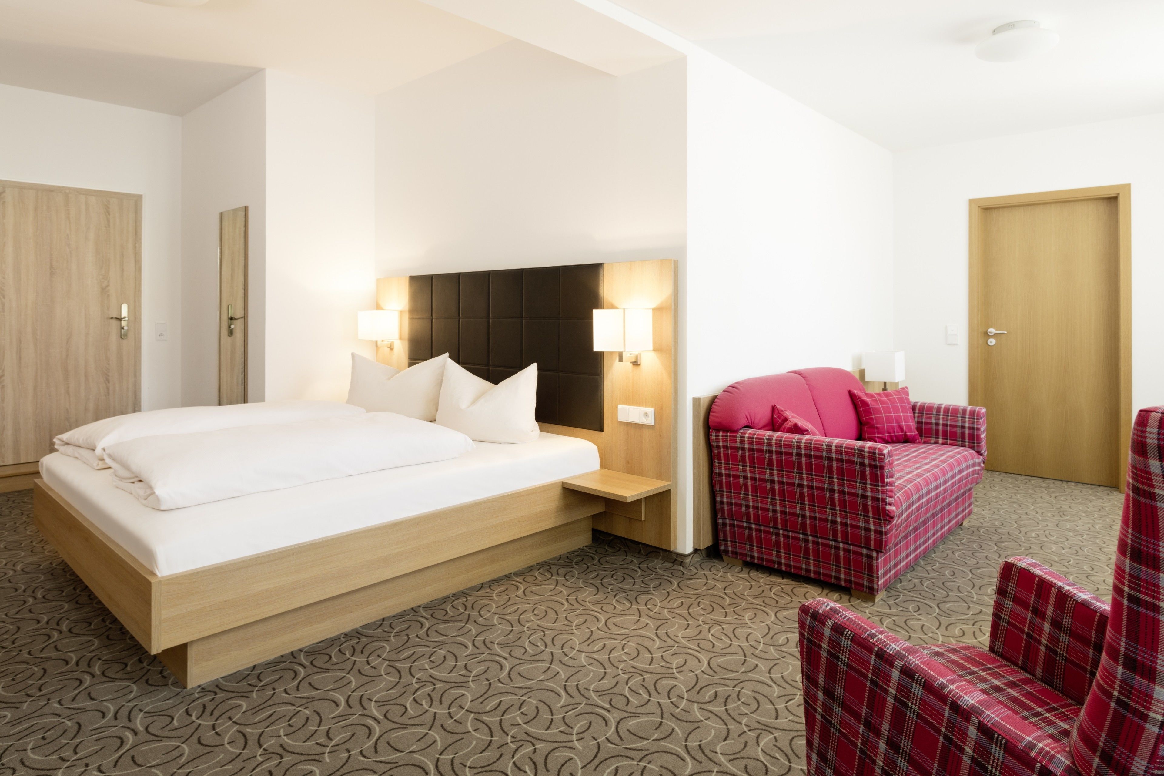 triple room | desk, blackout curtains, soundproofing, free wifi