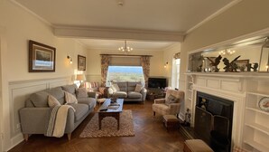 Nhà, phòng tắm riêng (Tan Y Cytiau Holiday Home) | Lounge