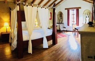 Suite Deluxe, 1 cama de matrimonio grande | Ropa de cama de alta calidad y edredones de plumas