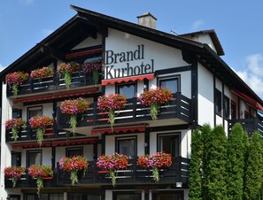 Front of property - Hotel Brandl (Bad Woerishofen)