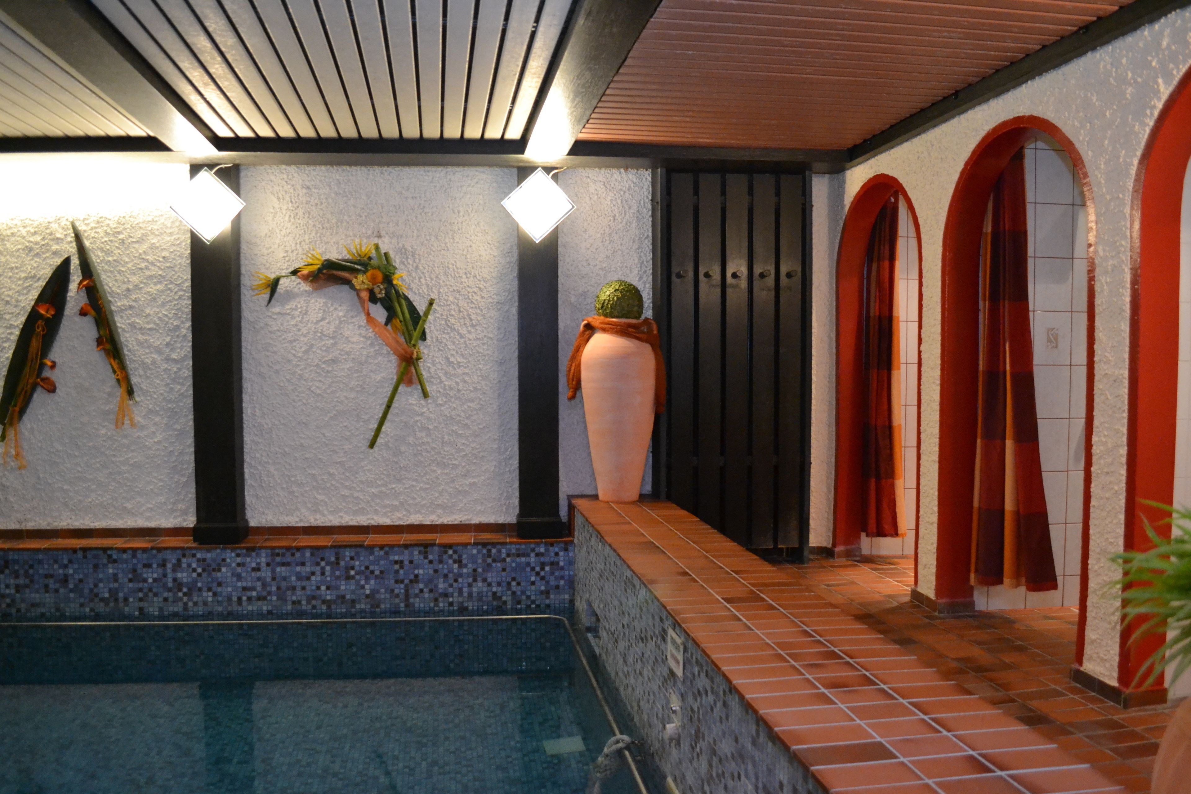 Schwimmbecken