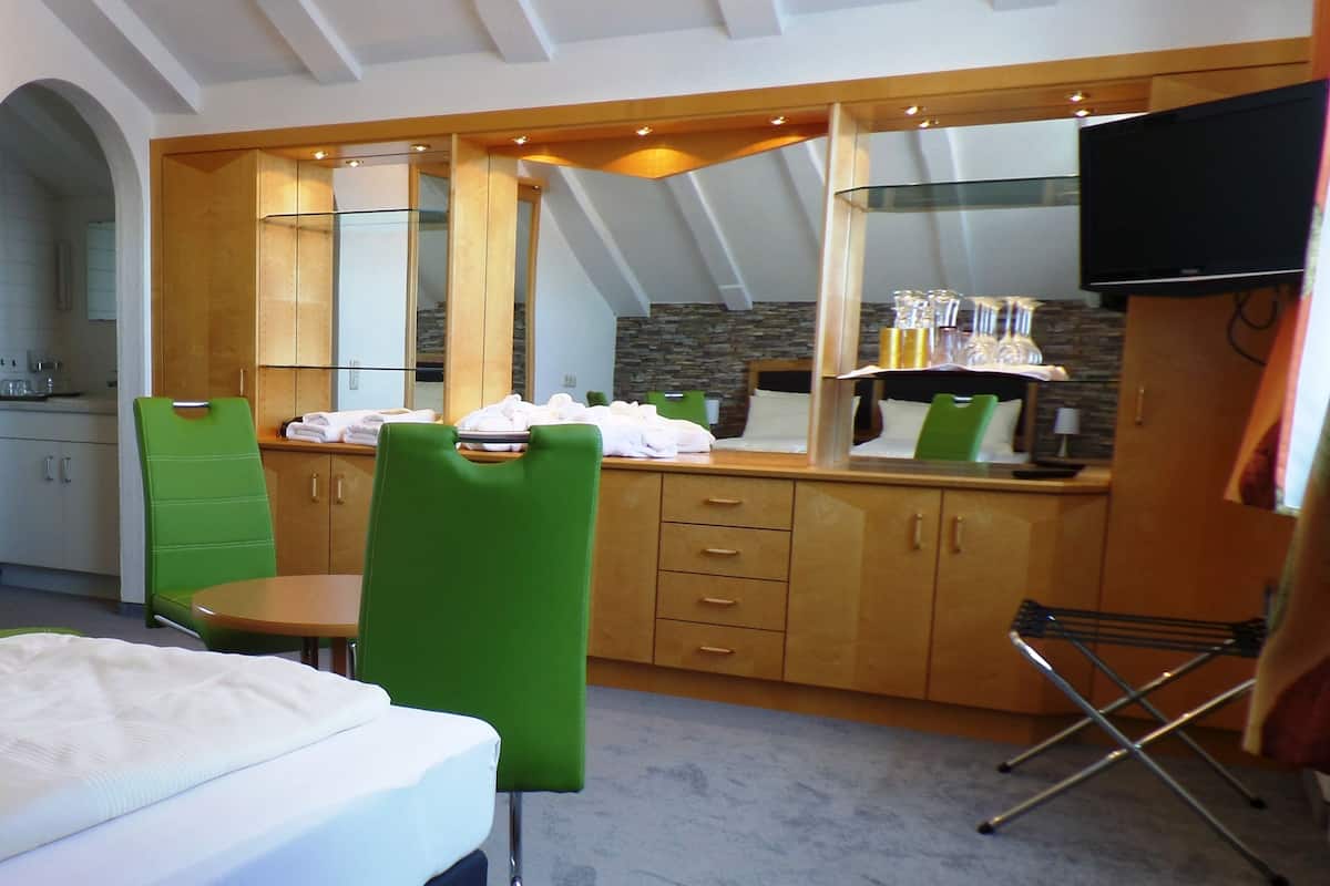 classic suite, 3 bedrooms | hypo-allergenic bedding, free wifi, bed sheets