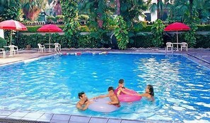 Kolam renang terbuka