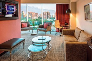 Ropa de cama de alta calidad, colchones con pillow-top y minibar 