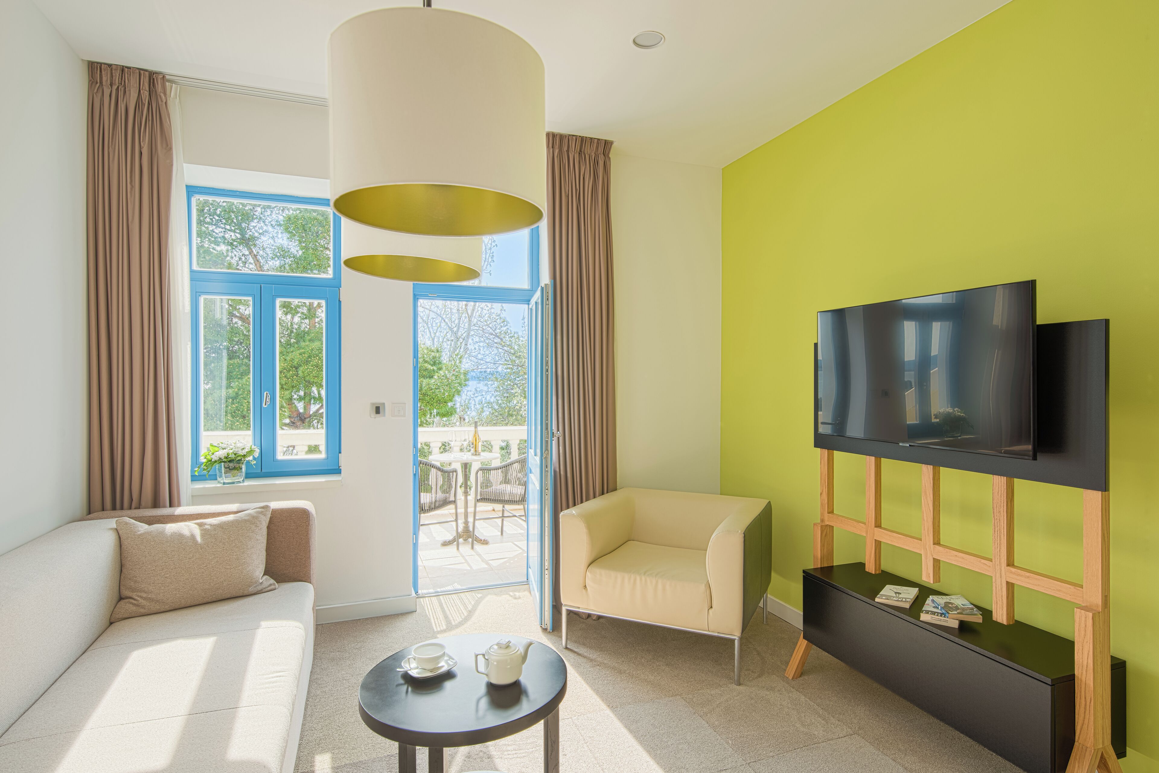 premium suite, 1 bedroom, balcony | living room | tv