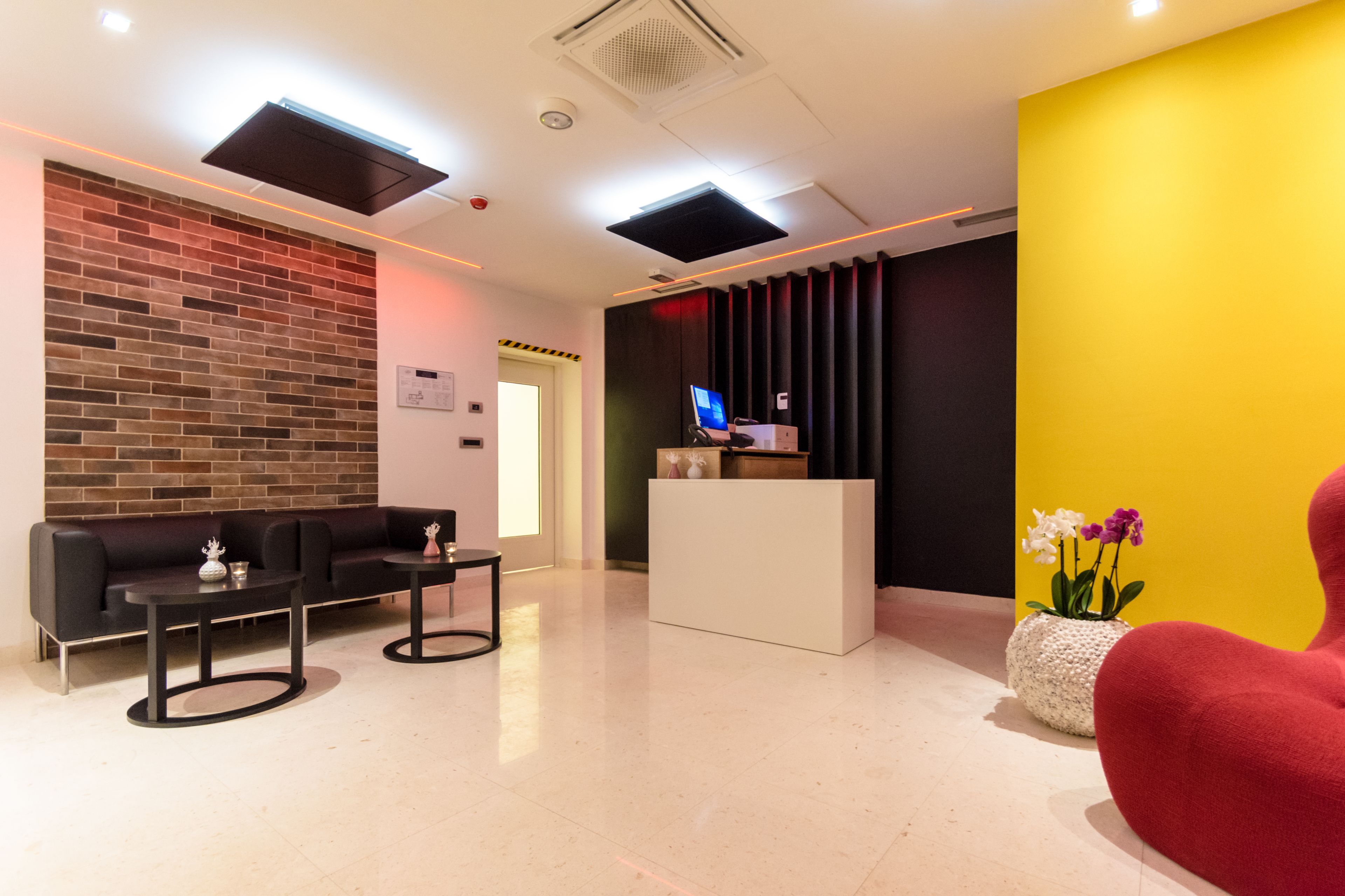 sauna, hot tub, steam room, body treatments, hot stone massages