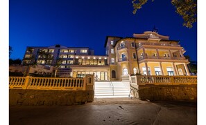 Façade de l’hébergement - soirée/nuit