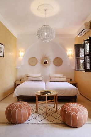 Chambre Luxe | Chambres insonorisées, Wi-Fi gratuit, draps fournis