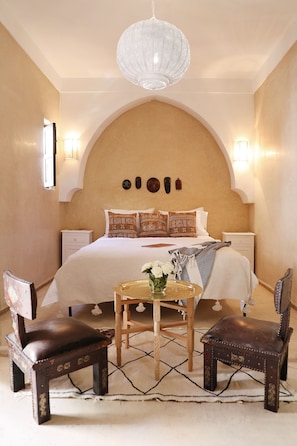 Luxury Room | Soundproofing, free WiFi, bed sheets