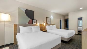 Suite, flere senger | Skrivebord, skrivebord for bærbar PC og blendingsgardiner