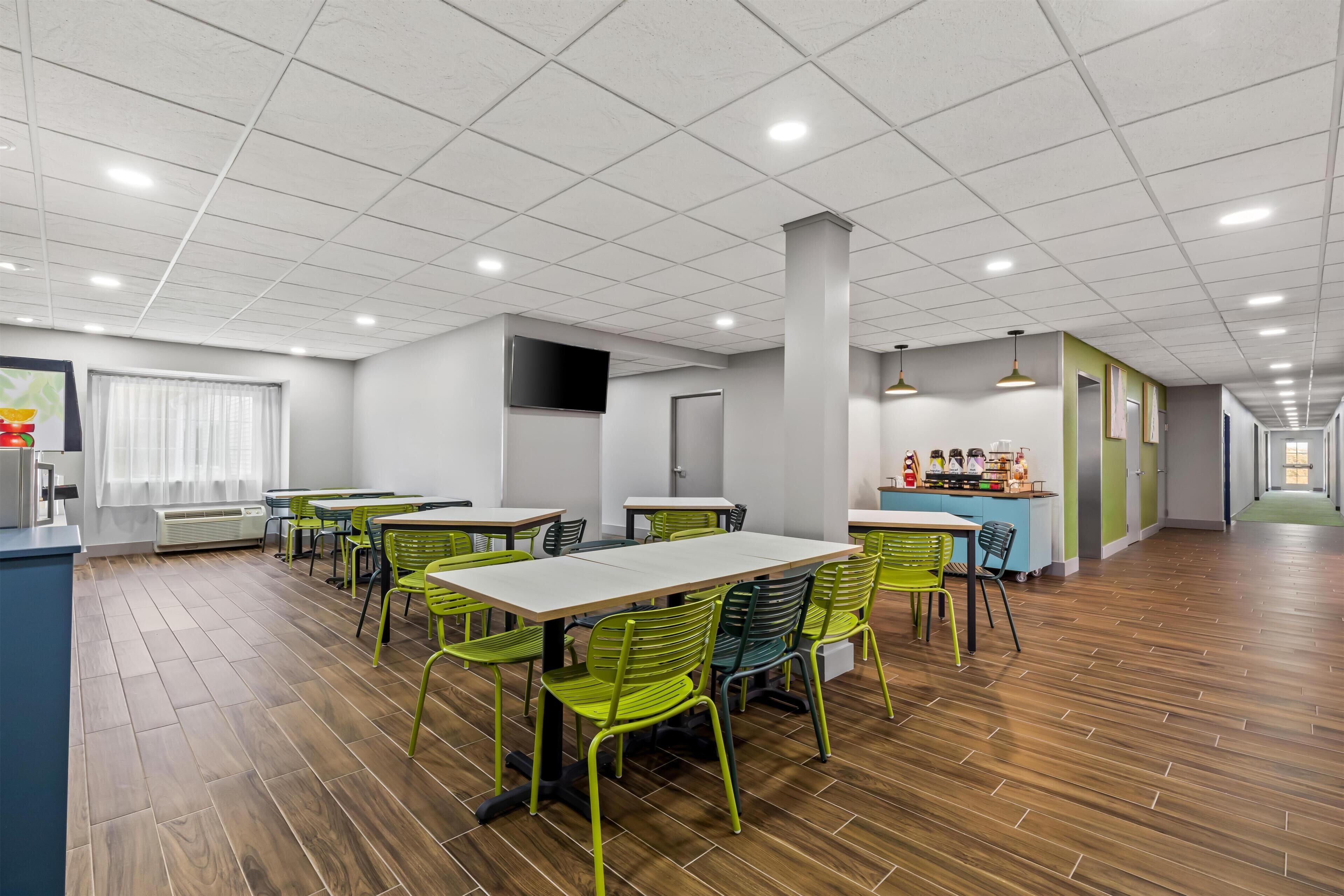 Free daily continental breakfast 