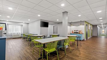 Free daily continental breakfast