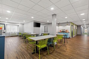 Ilmainen päivittäinen mannermainen aamiainen 