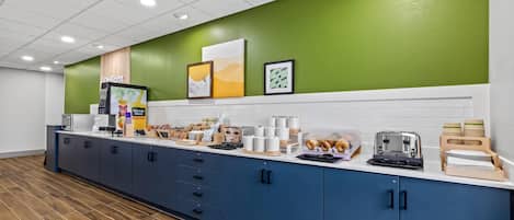 Free daily continental breakfast