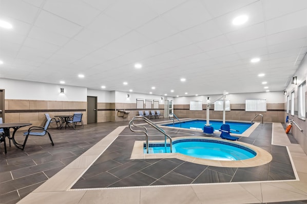 Indoor pool - Spark by Hilton Wilkes Barre (Wilkes-Barre)