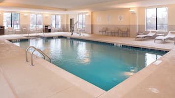 Indoor pool, sun loungers