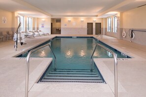 Indoor pool, sun loungers