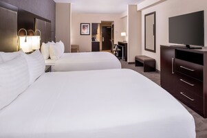 套房, 2 张大床, 无障碍浴缸 (Communication, Mobility) | 办公桌、笔记本电脑工作区、熨斗/熨衣板、WiFi