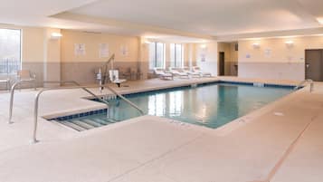 Indoor pool, sun loungers