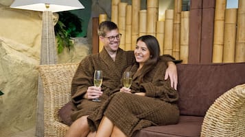 Sauna, spa, bain de vapeur, soins du corps, enveloppements, exfoliation