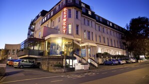 A hotel with a prominent name sign, multiple floors, and a parking area. - TLH Derwent Hotel - TLH Leisure, Entertainment and Spa Resort (Torquay)